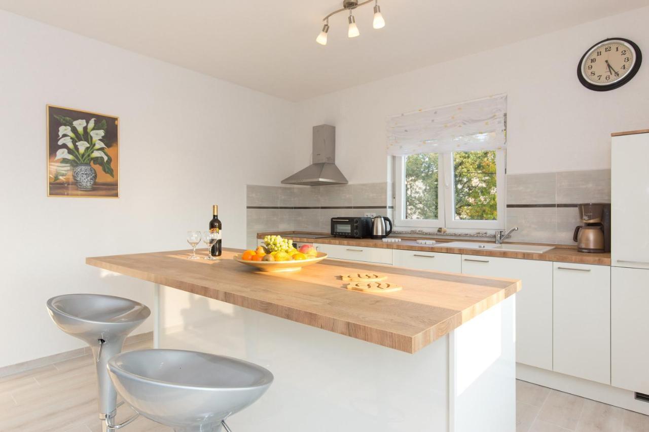 Apartment Dajana Pinezići エクステリア 写真