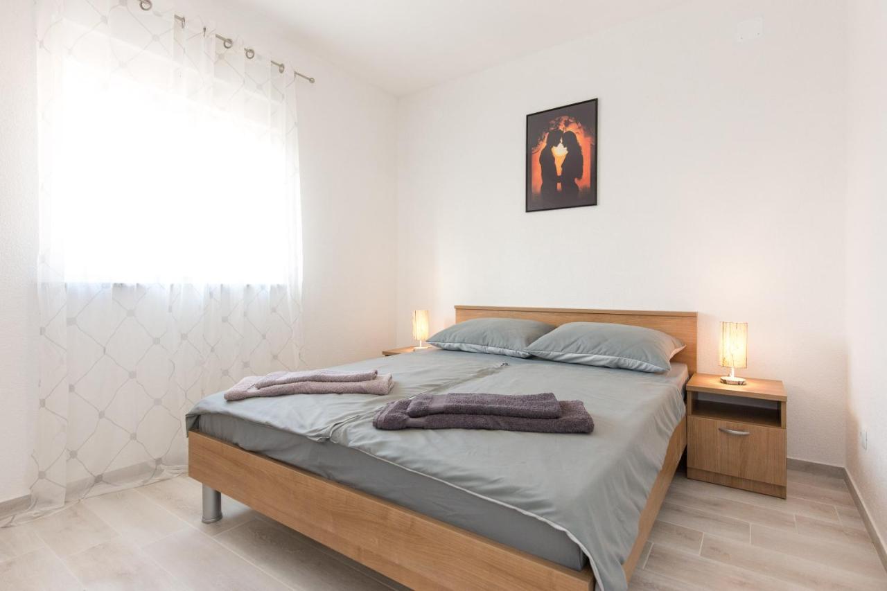 Apartment Dajana Pinezići エクステリア 写真